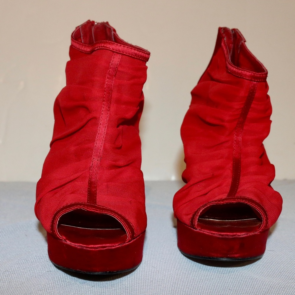 Chinese Laundry Red Ruched Peep Toe Satin Heels - Picture 4 of 8